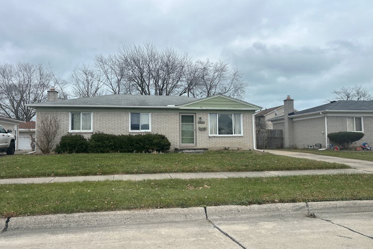 29524 Garden St Roseville, MI 48066, Macomb County