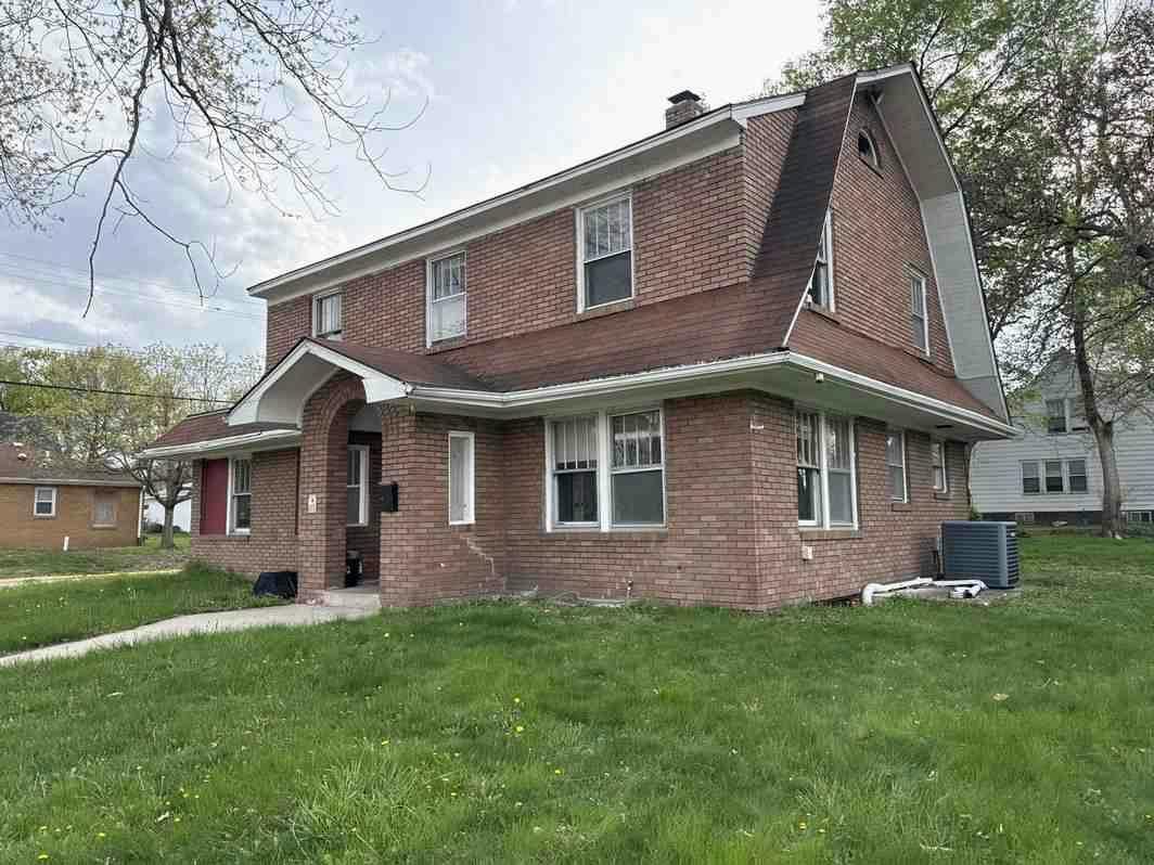 Charles St, Macomb, IL 61455
