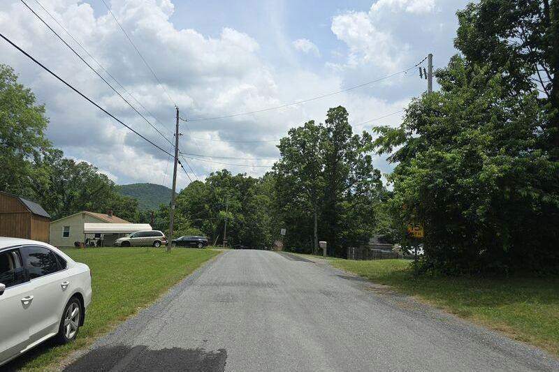 Ridge Rd, Troutville, VA 24175