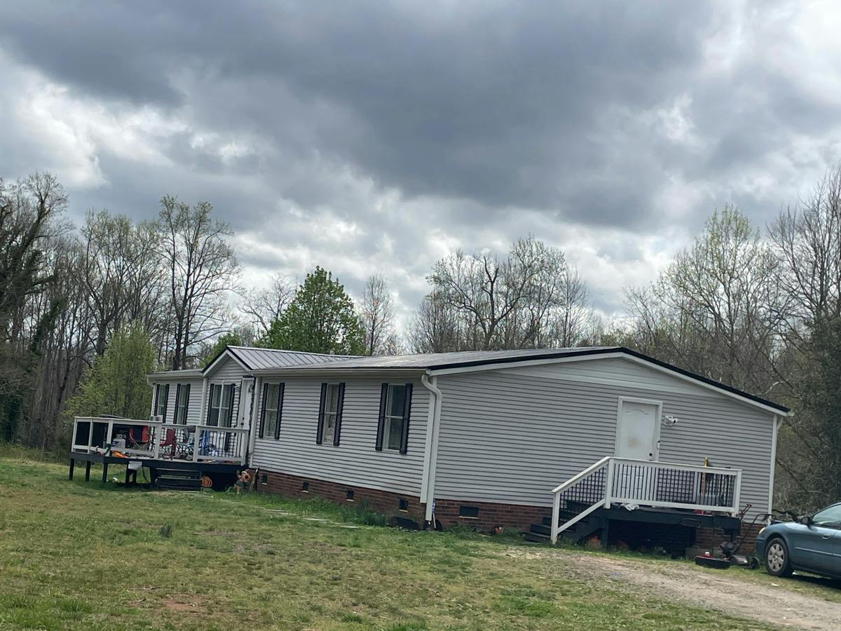 Ward Green St, Lenoir, NC 28645