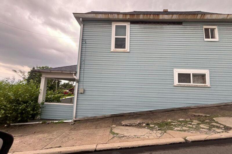 Charles St, Dravosburg, PA 15034