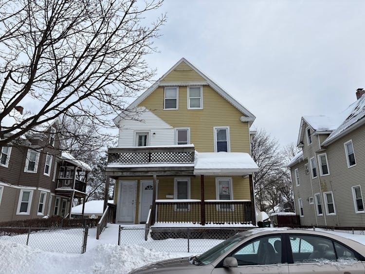 207 White St # 209 Springfield, MA 01108, Hampden County