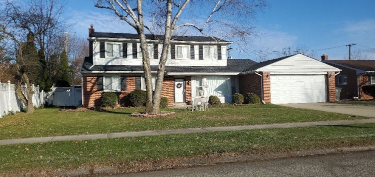 23685 Neil St Clinton Township, MI 48035-1933, Macomb County