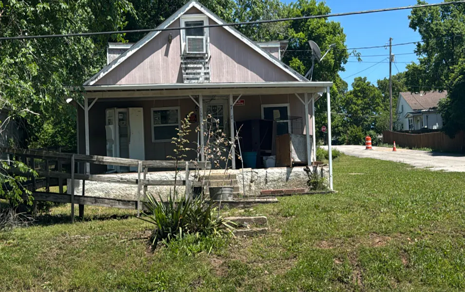 701 Estes St Yellville, AR 72687, Marion County