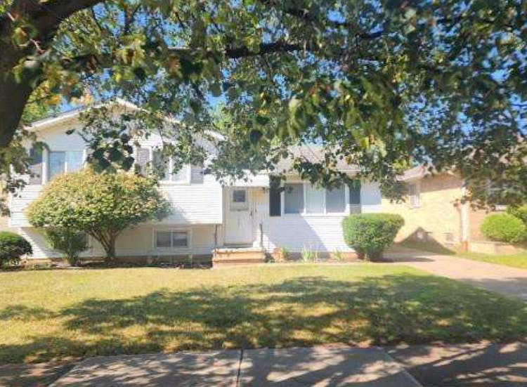 24051 Russell Ave Euclid, OH 44123, Cuyahoga County