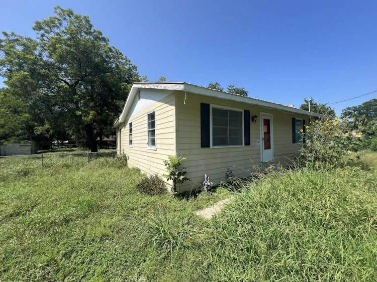 701 E Michalk St Thorndale, TX 76577, Milam County