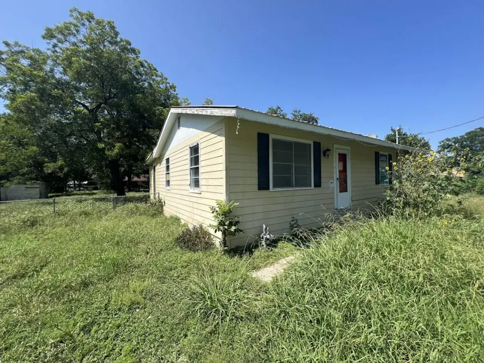 701 E Michalk St Thorndale, TX 76577, Milam County