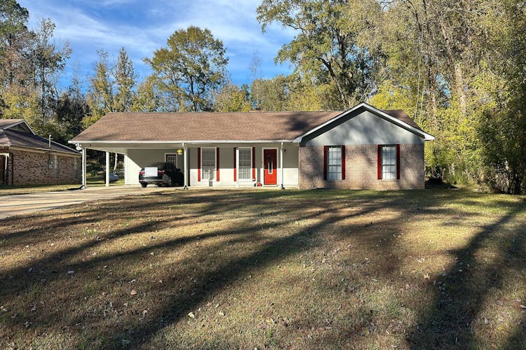 527 Kavanaugh Dr Vicksburg, MS 39180, Warren County