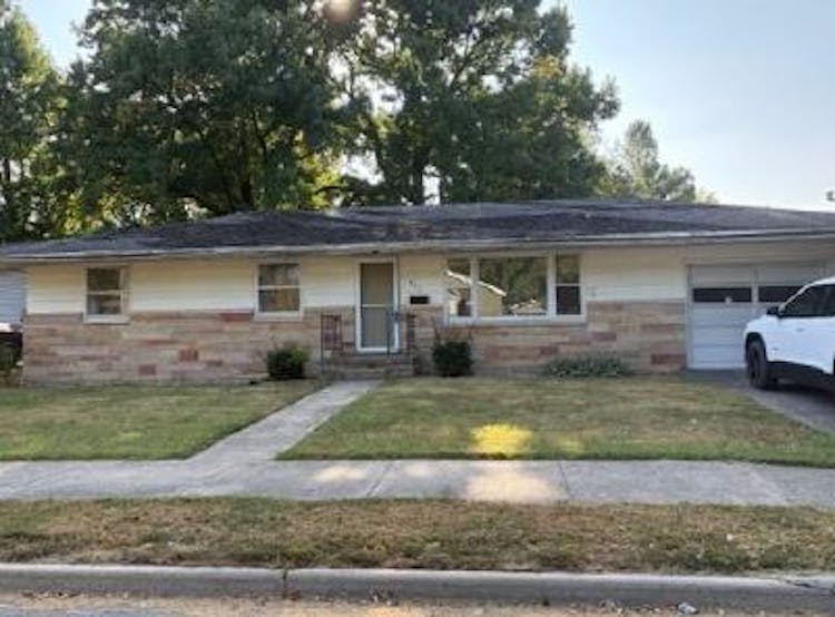 507 N Hamilton St Sullivan, IL 61951, Moultrie County