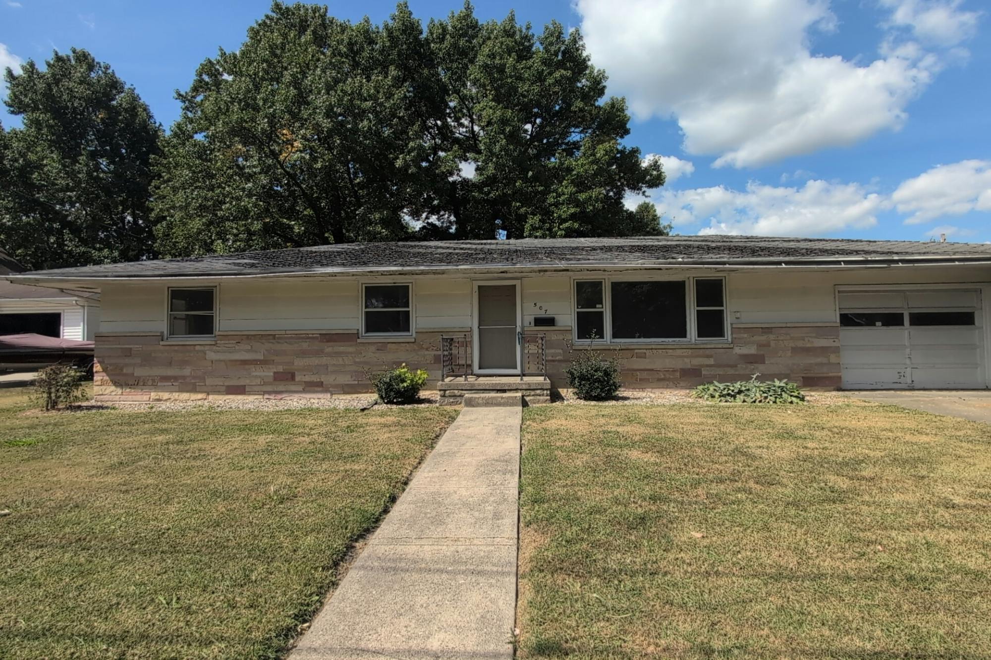 Hamilton St, Sullivan, IL 61951
