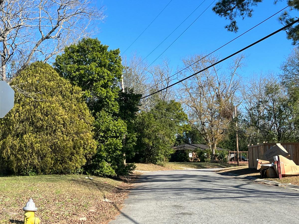 Holland Dr, Macon, GA 31206