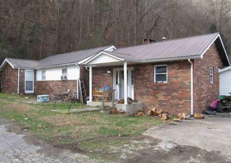 82 Second Ave SE Uneeda, WV 25205, Boone County