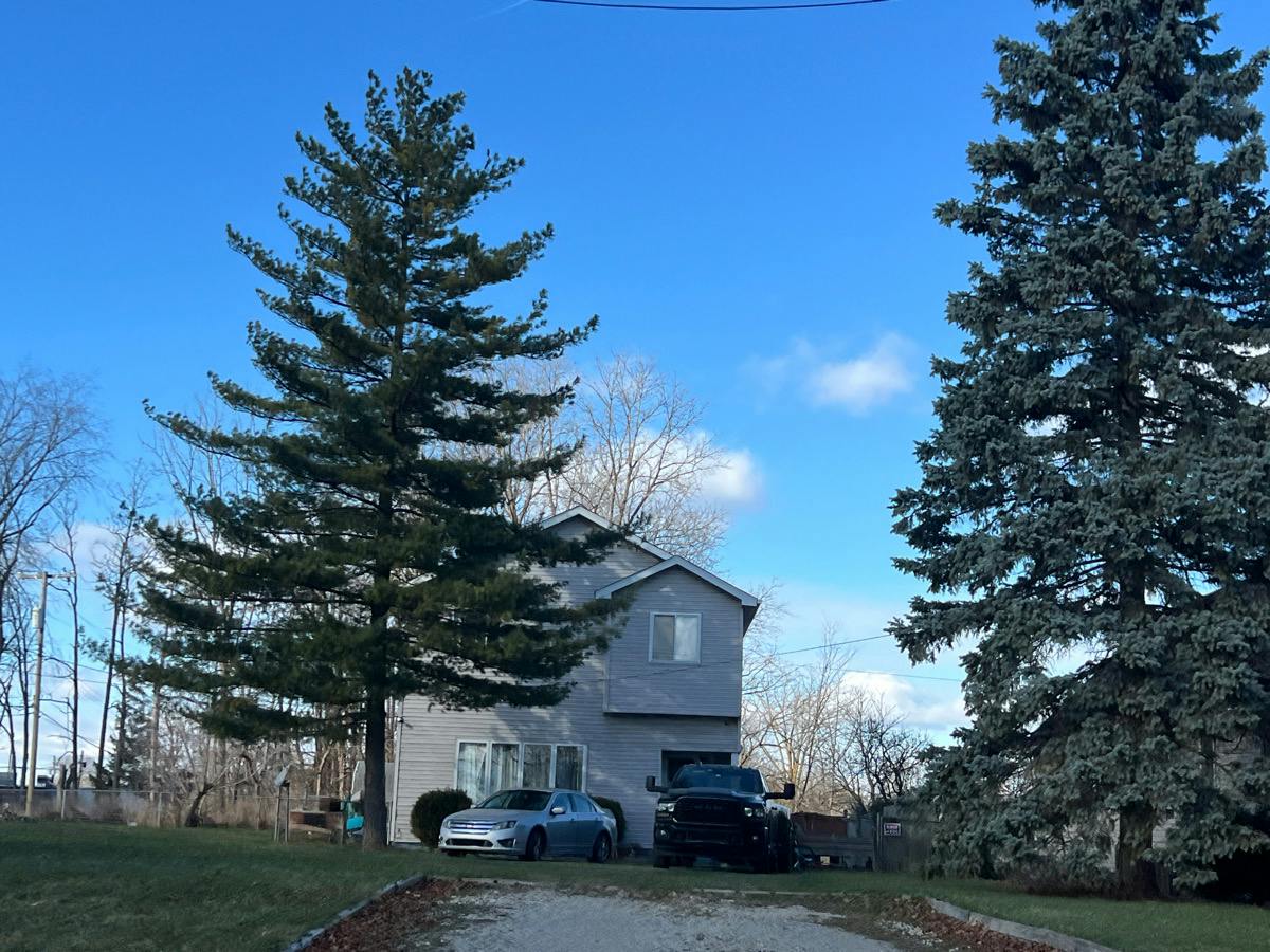 Seneca St, Flat Rock, MI 48134
