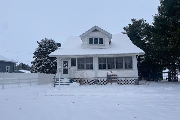 401 N 2nd St Hartsburg, IL 62643, Logan County