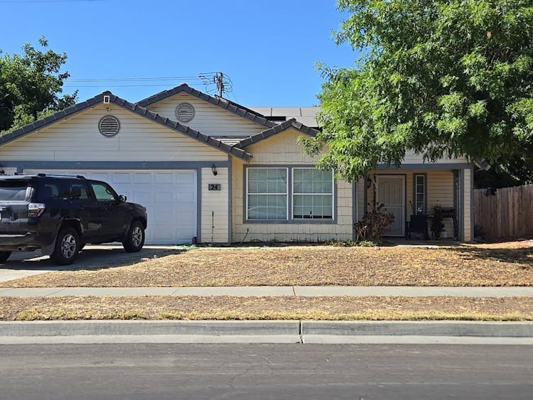 24 Devon Dr Lemoore, CA 93245, Kings County
