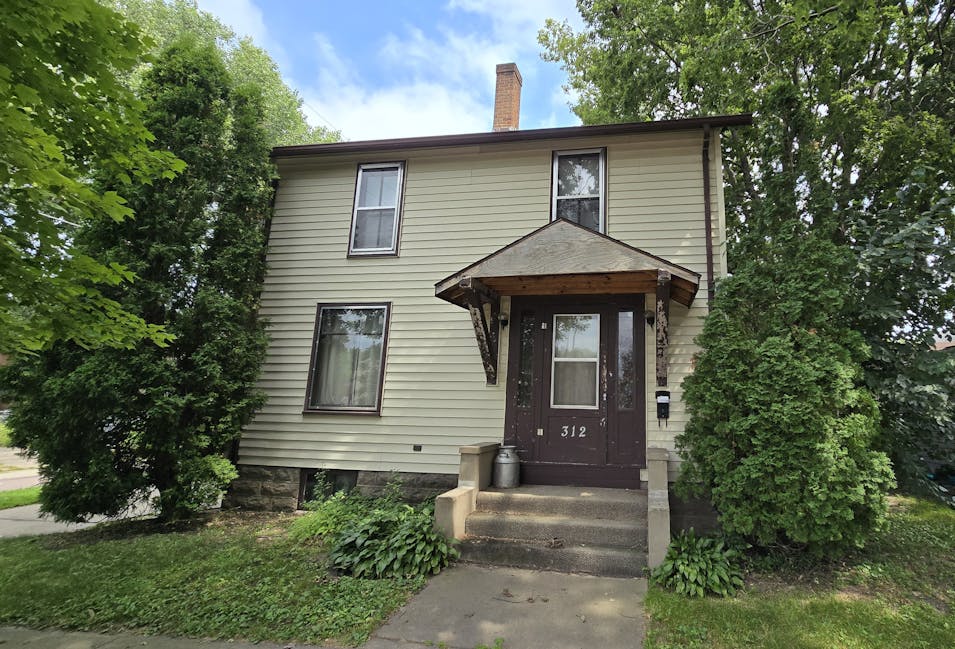 312 Cross Street North Mankato, MN 56003, Nicollet County