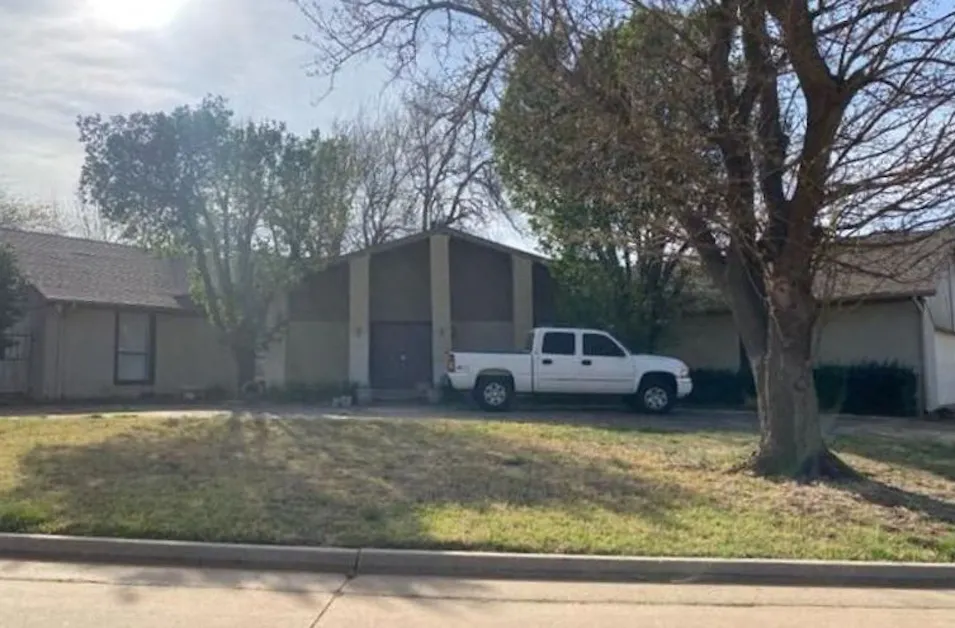 12701 Burlingame Ave Oklahoma City, OK 73120, Oklahoma County