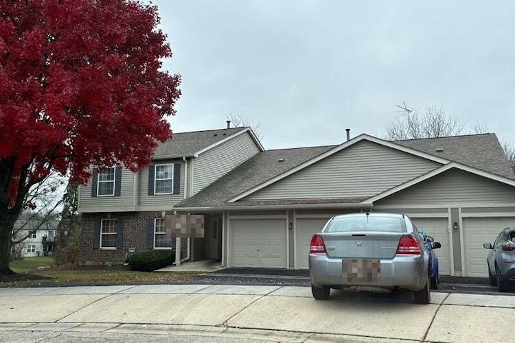 320 Buckingham Circle Apartment B Elgin, IL 60120, Cook County