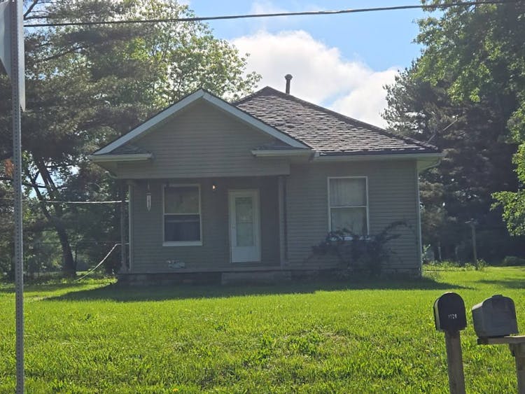 1105 Maple St Carterville, IL 62918, Williamson County