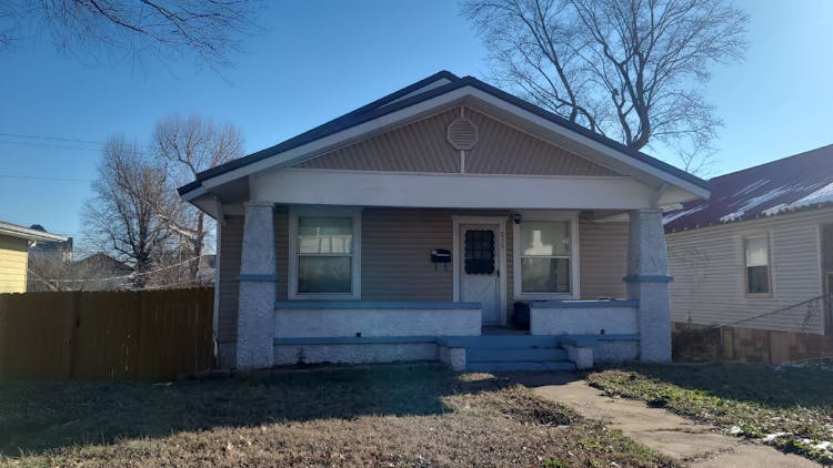 215 N Central Ave Monett, MO 65708, Barry County