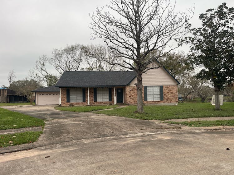 55 Mistletoe Ct Lake Jackson, TX 77566, Brazoria County