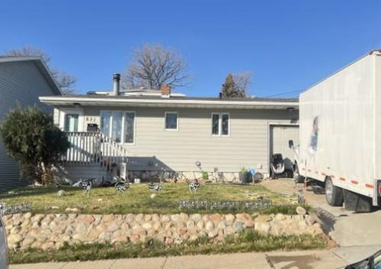 621 23rd St NW Minot, ND 58703, Ward County