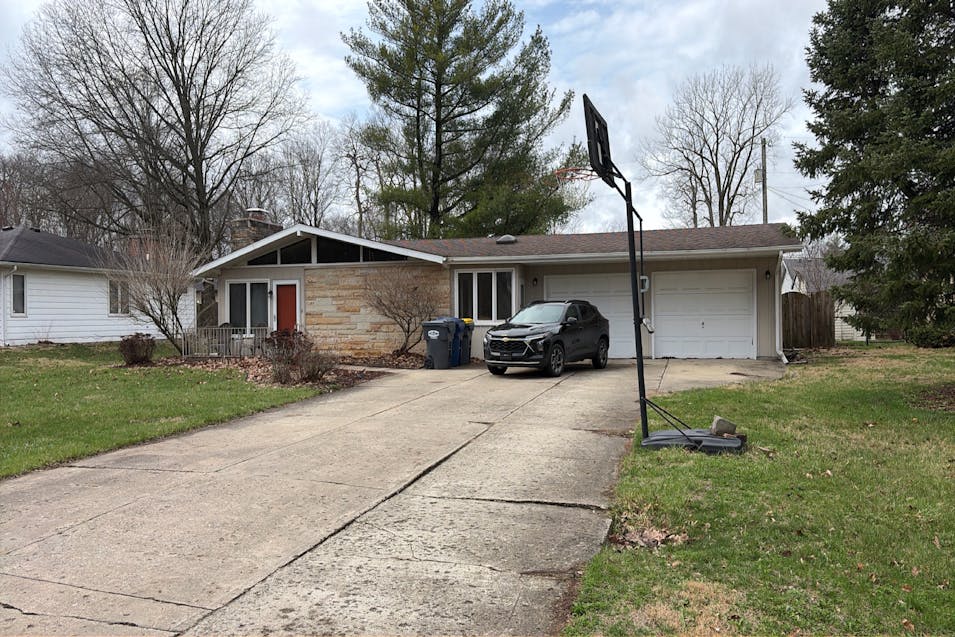 1303 Oakland Dr Anderson, IN 46012, Madison County