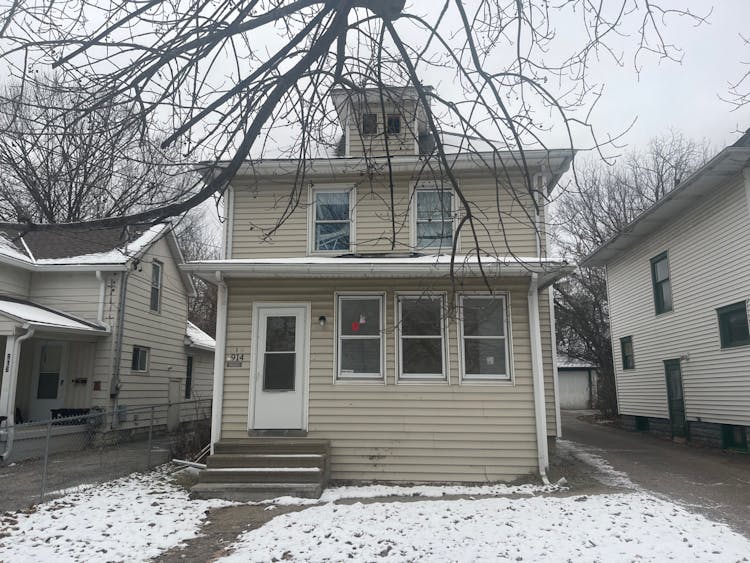 914 W Hillsdale St Lansing, MI 48915, Ingham County