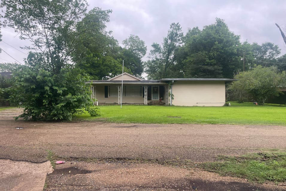 437 S Lee St Marksville, LA 71351, Avoyelles Parish County