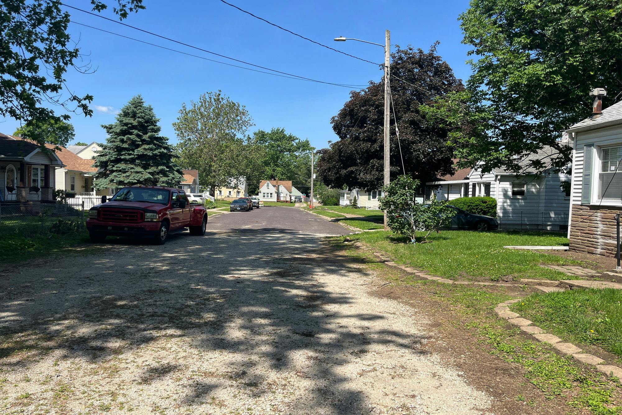 Martha St, Pekin, IL 61554