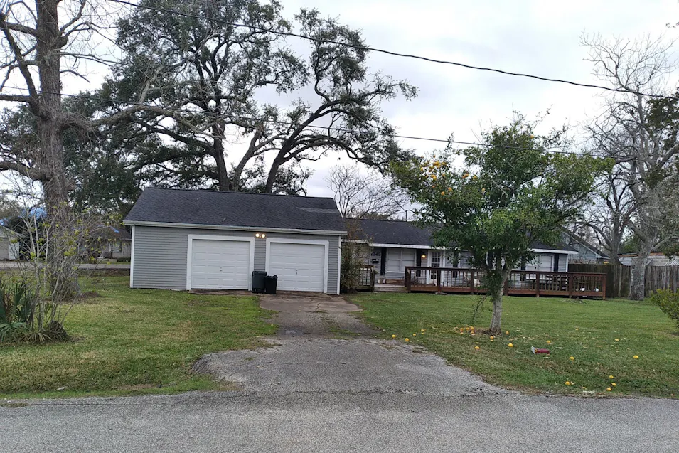 1245 2nd St Clute, TX 77531, Brazoria County