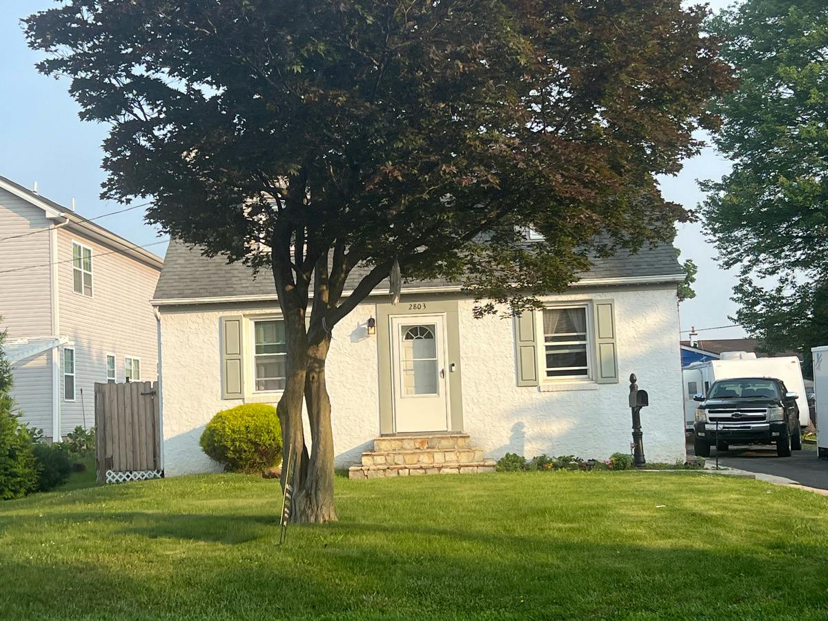 New Falls Rd, Levittown, PA 19056