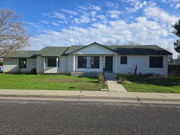 2021 Neill Way Hanford, CA 93230, Kings County