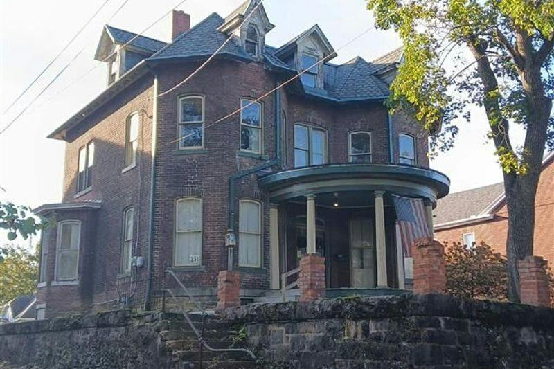 Walnut St, Blairsville, PA 15717
