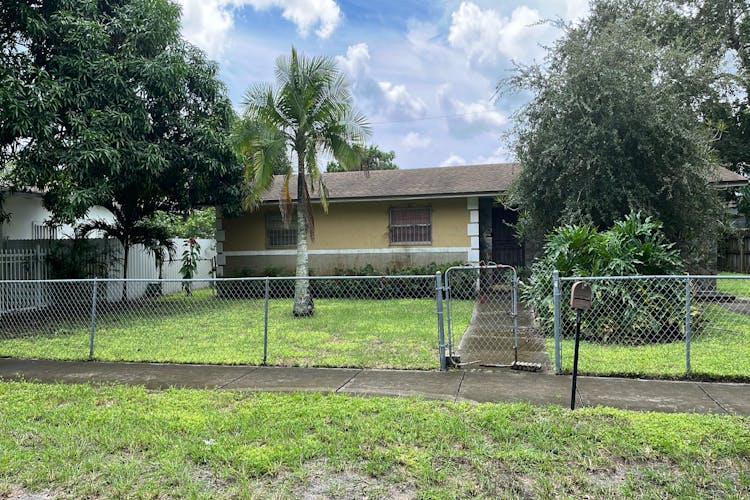 1370 112th St Miami, FL 33167, Miami-Dade County