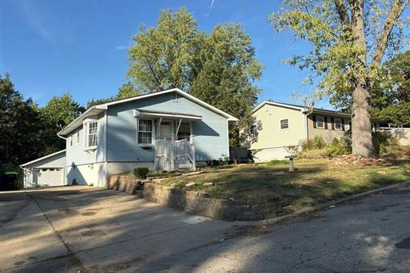 Madison Dr, Decatur, IL 62521