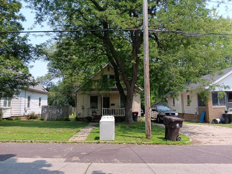 2710 N California St Peoria, IL 61603, Peoria County