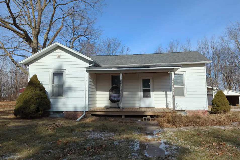 401 E. 1st St. Maquon, IL 61458, Knox County