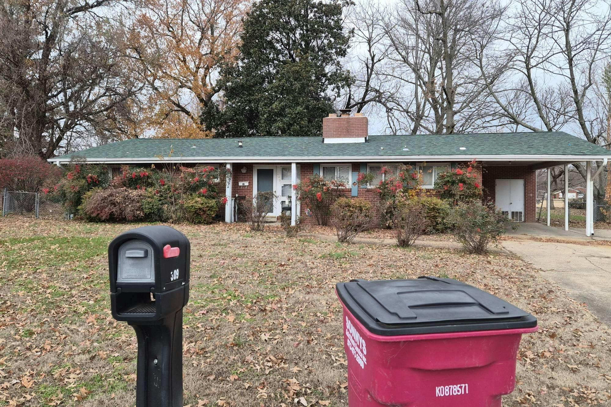 Circle Dr, Sikeston, MO 63801