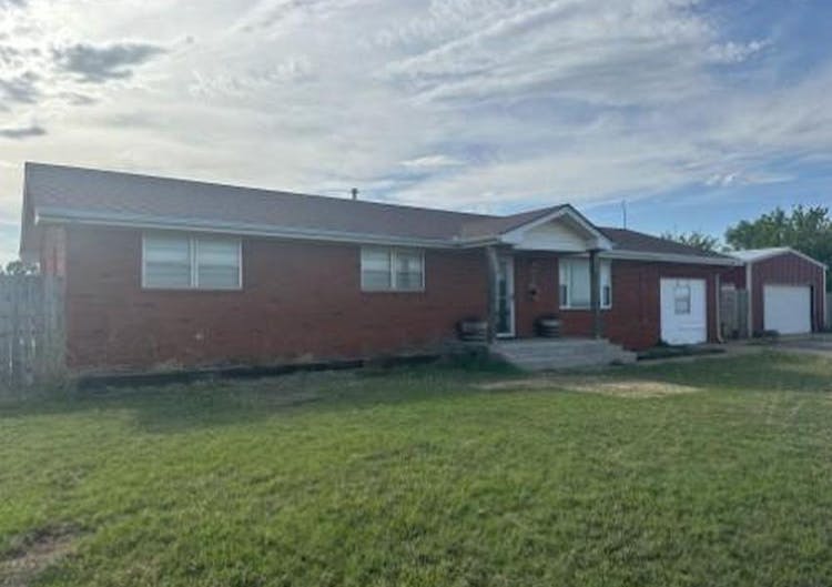 305 S 11th St Hammon, OK 73650, Roger Mills County