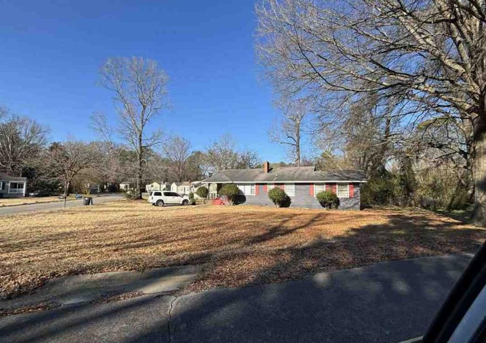 960 Meadowbrook Dr Birmingham, AL 35215, Jefferson County