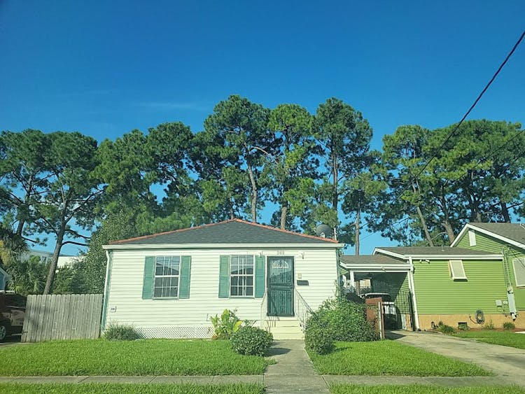 202 Warrington Drive New Orleans, LA 70122, Orleans County