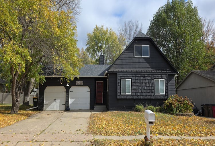 2404 S Holt Ave Sioux Falls, SD 57103, Minnehaha County
