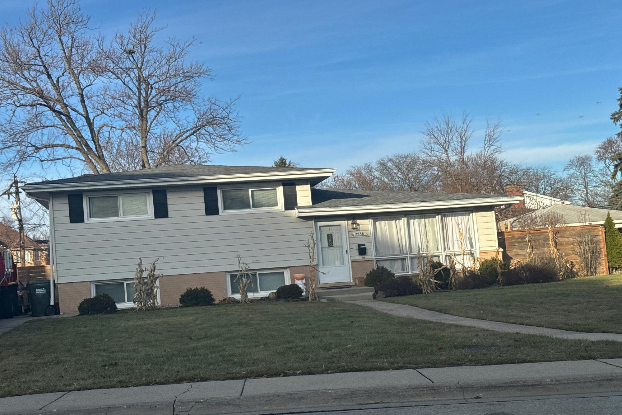Victor Ave, Glenview, IL 60025