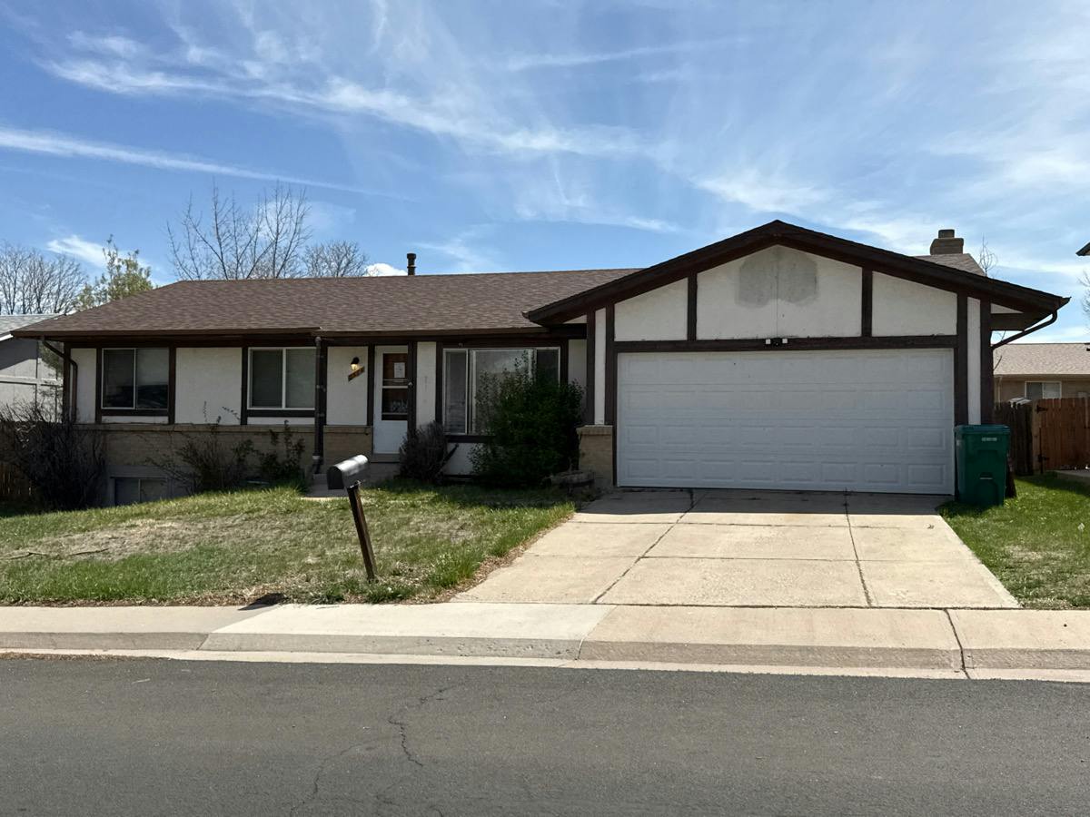 Rifle St, Aurora, CO 80013