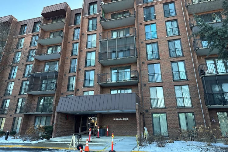 111 Acacia Dr Indian Head Park, IL 60525, Cook County