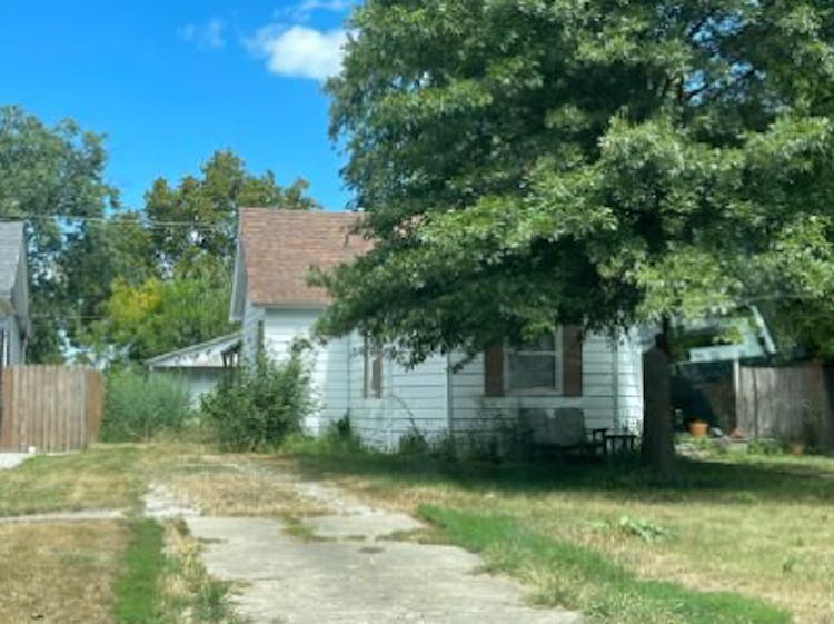 2408 Moultrie Ave Mattoon, IL 61938, Coles County