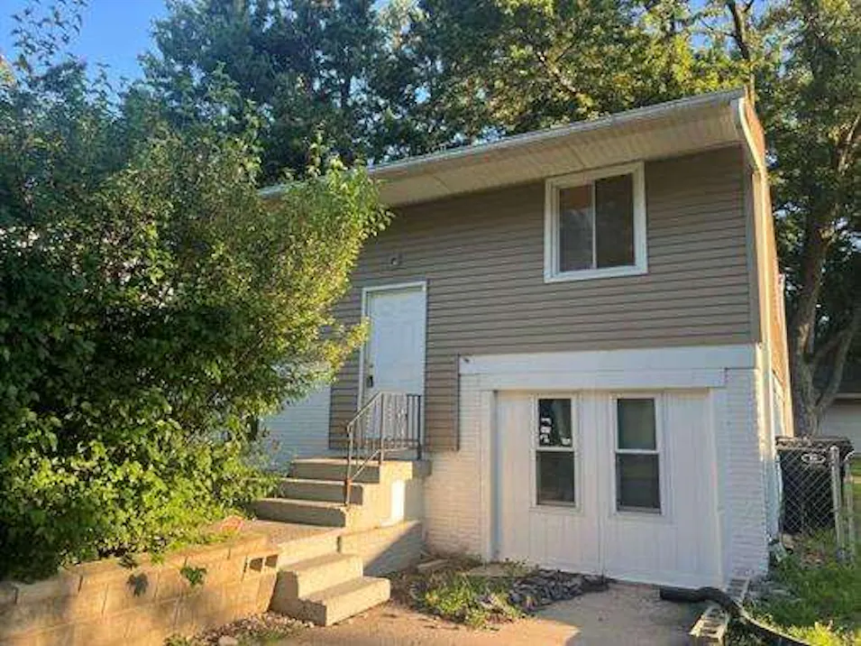 18202 E Lexington Road Independence, MO 64058, Jackson County