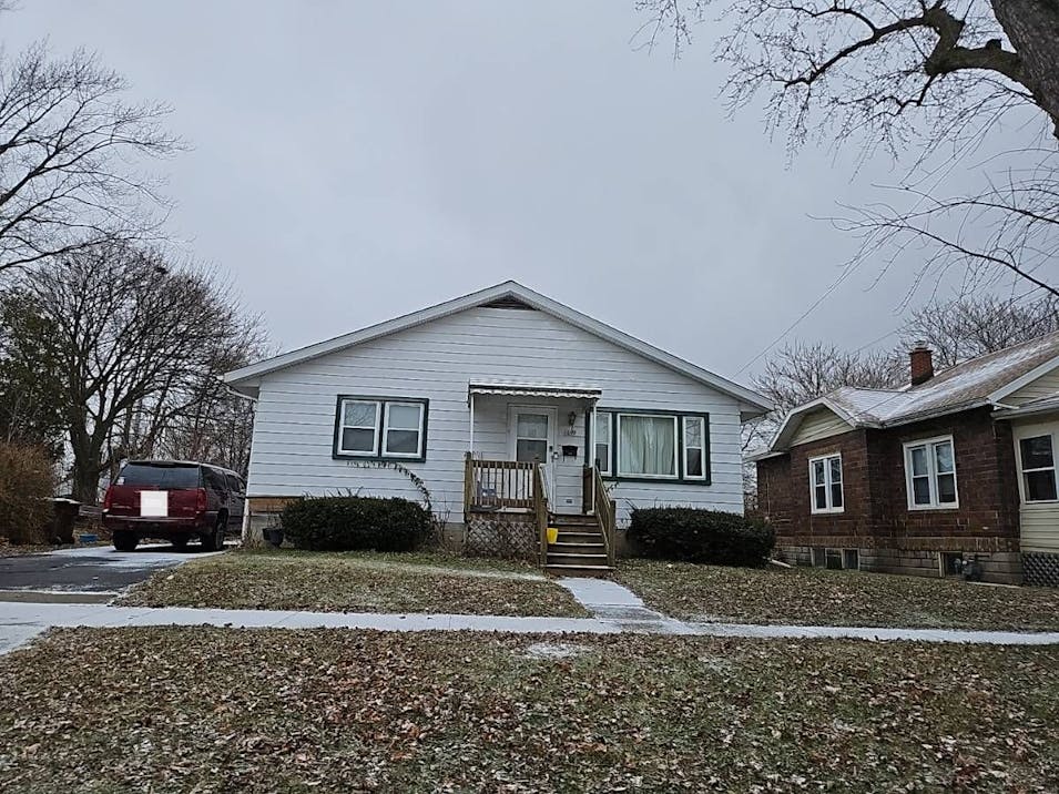 699 E 7th St Monroe, MI 48161, Monroe County