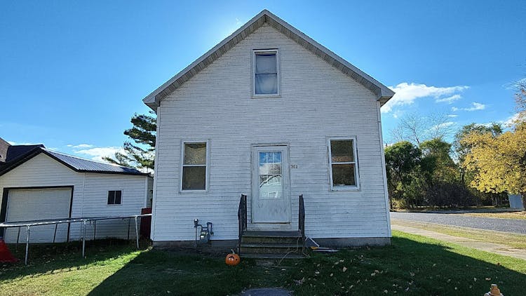 302 Bird St Marinette, WI 54143, Marinette County